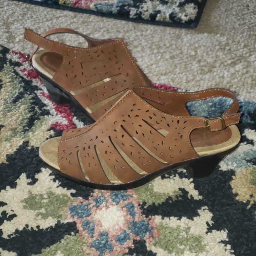 Brown shoes/heels